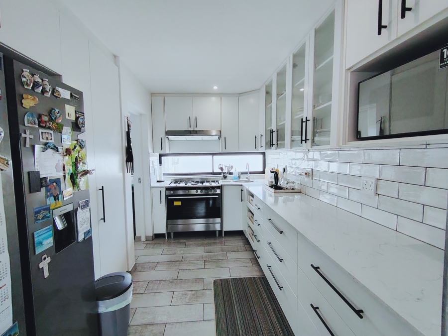 4 Bedroom Property for Sale in Shelley Point Western Cape
